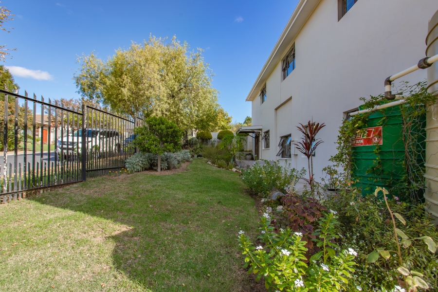 7 Bedroom Property for Sale in Uitsig Western Cape